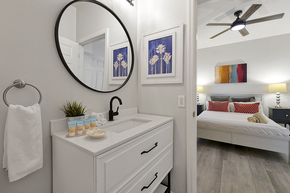 Vacation Townhomes by IDILIQ at Encantada Resort — Hotel rooms in Kissimmee, Florida