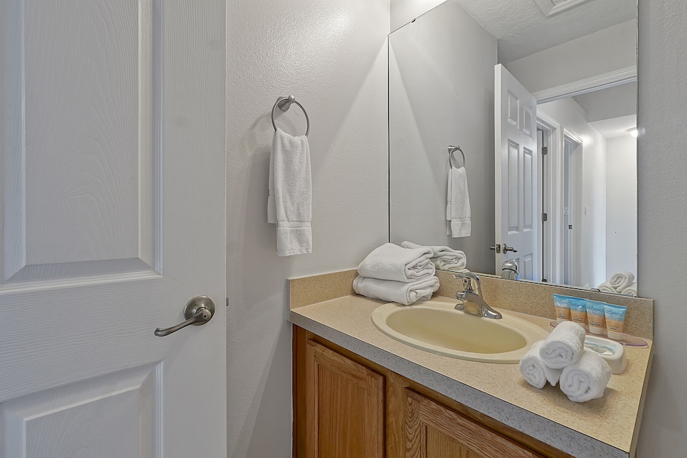 Vacation Townhomes by IDILIQ at Encantada Resort — Hotel rooms in Kissimmee, Florida