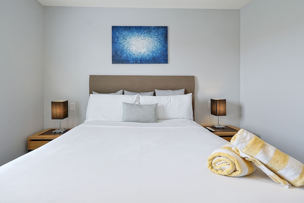 Vacation Townhomes by IDILIQ at Encantada Resort — Hotel rooms in Kissimmee, Florida
