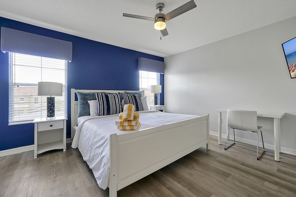 Vacation Townhomes by IDILIQ at Encantada Resort — Hotel rooms in Kissimmee, Florida