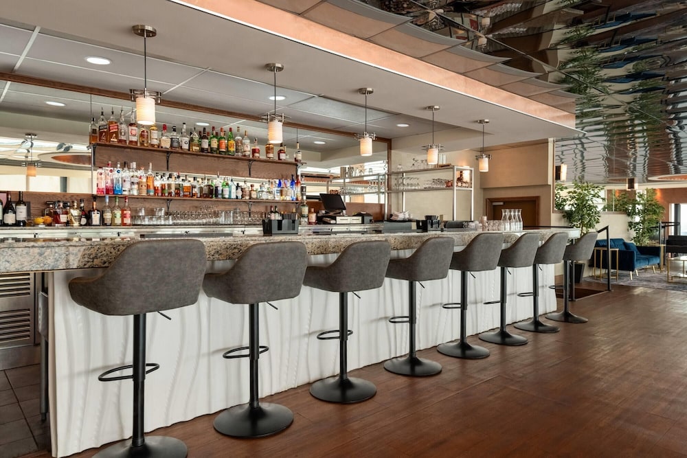 Fort Pontchartrain Detroit, a Wyndham Hotel — Restaurant & bars in Detroit, Michigan