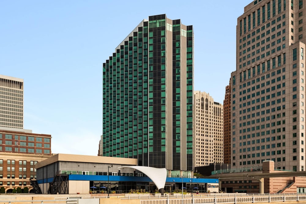 Fort Pontchartrain Detroit, a Wyndham Hotel — Hotel building in Detroit, Michigan