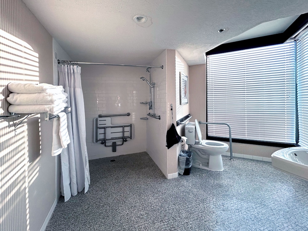 Fort Pontchartrain Detroit, a Wyndham Hotel — Hotel rooms in Detroit, Michigan