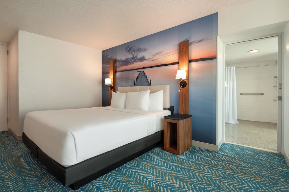 Fort Pontchartrain Detroit, a Wyndham Hotel — Hotel rooms in Detroit, Michigan
