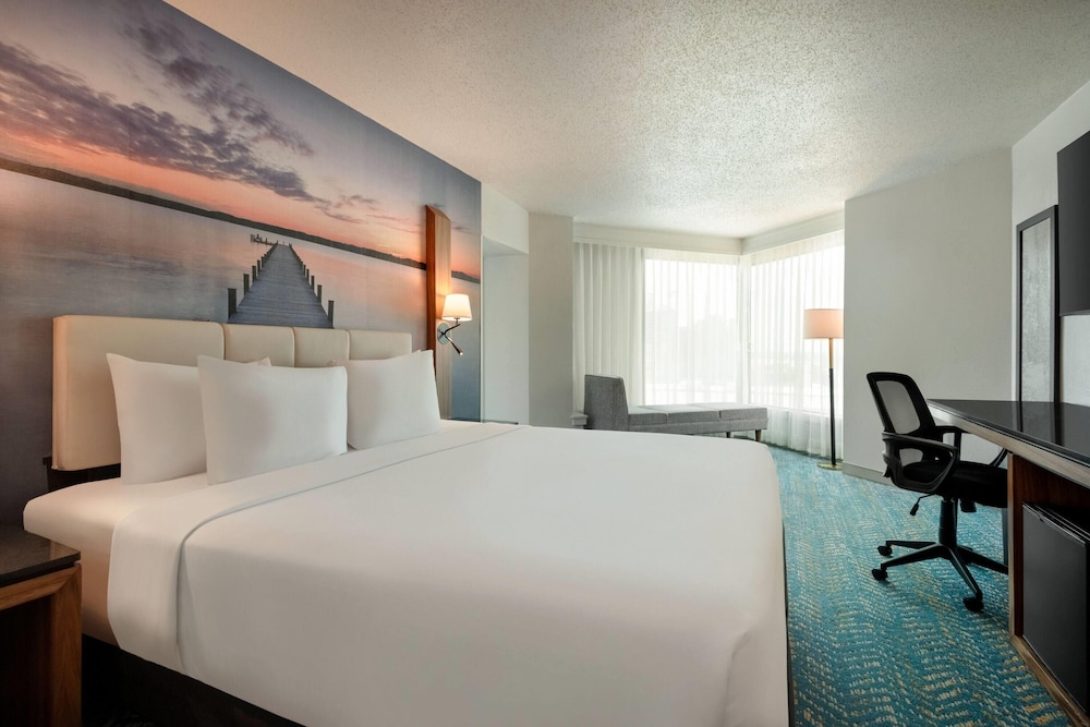 Fort Pontchartrain Detroit, a Wyndham Hotel — Hotel rooms in Detroit, Michigan