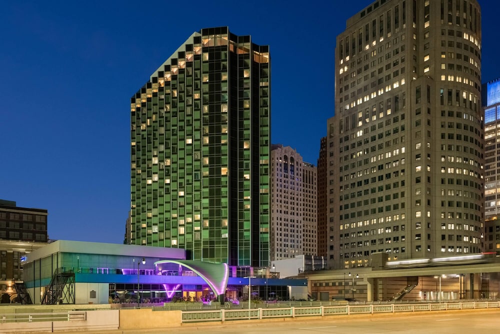 Fort Pontchartrain Detroit, a Wyndham Hotel — Hotel building in Detroit, Michigan
