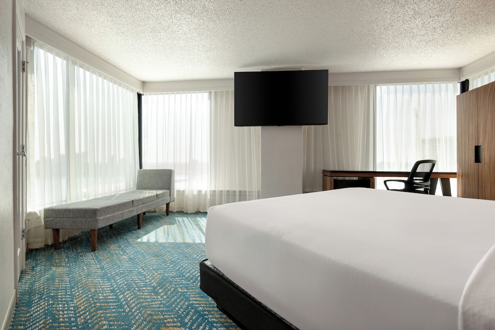 Fort Pontchartrain Detroit, a Wyndham Hotel — Hotel rooms in Detroit, Michigan