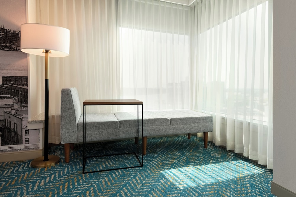 Fort Pontchartrain Detroit, a Wyndham Hotel — Hotel rooms in Detroit, Michigan