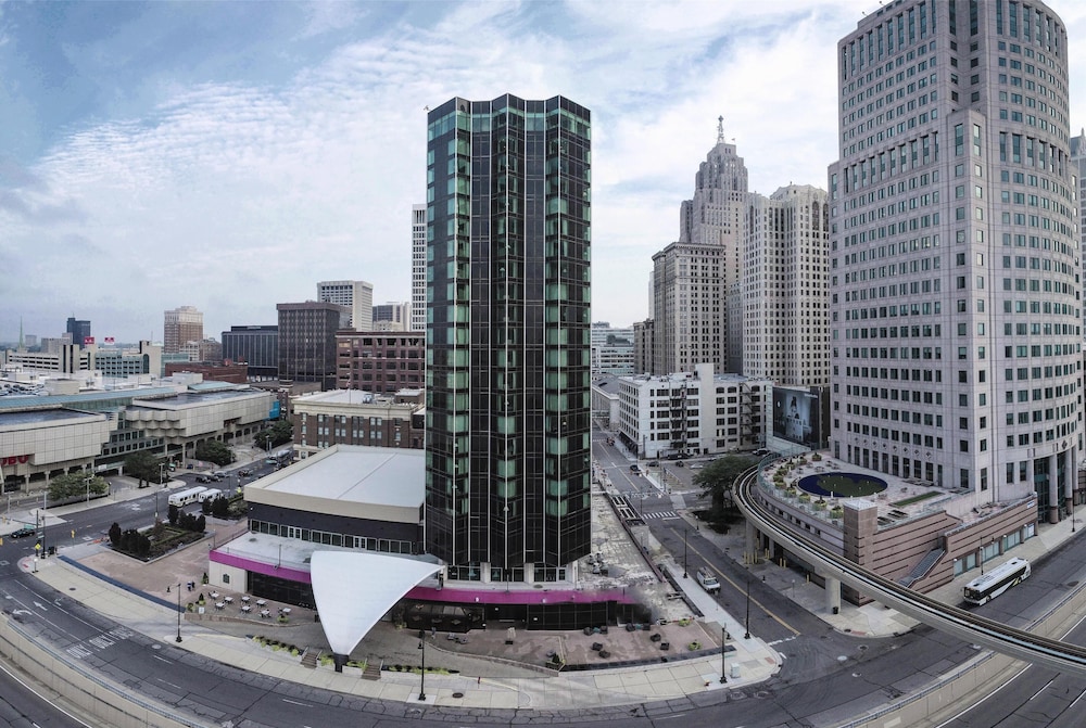 Fort Pontchartrain Detroit, a Wyndham Hotel — Hotel building in Detroit, Michigan