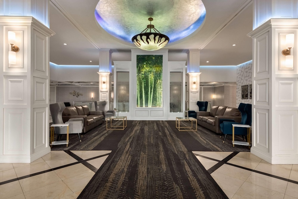Fort Pontchartrain Detroit, a Wyndham Hotel — Hotel building in Detroit, Michigan