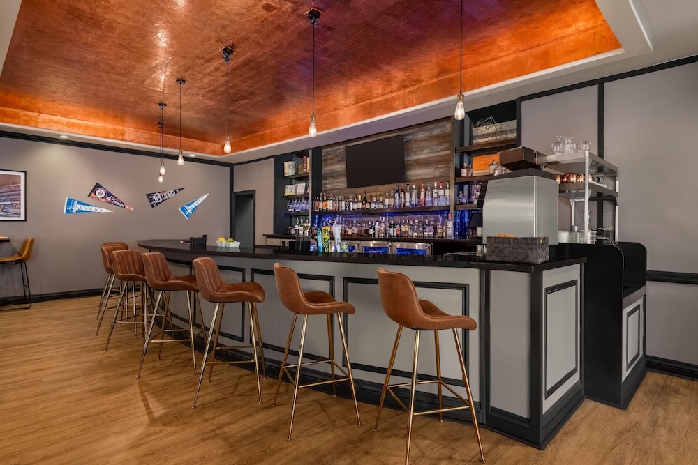 Fort Pontchartrain Detroit, a Wyndham Hotel — Restaurant & bars in Detroit, Michigan