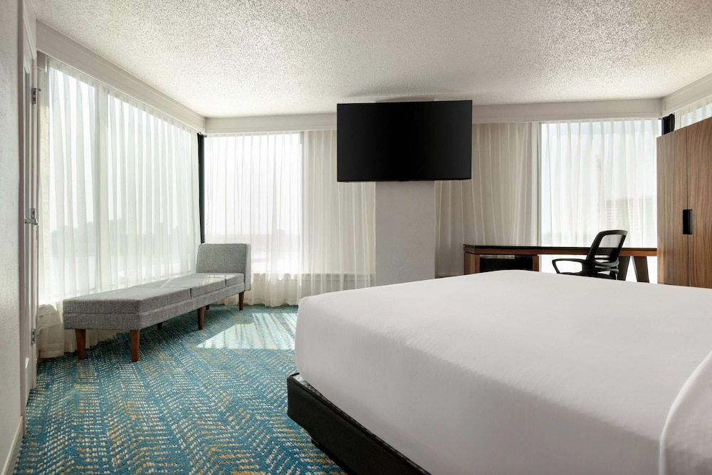 Fort Pontchartrain Detroit, a Wyndham Hotel — Hotel rooms in Detroit, Michigan