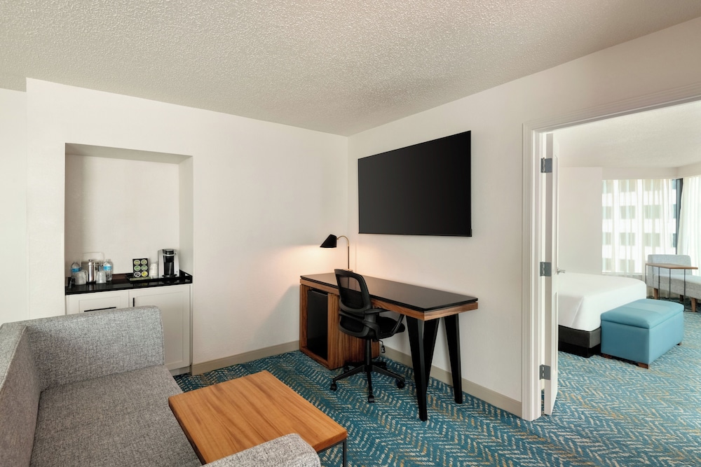 Fort Pontchartrain Detroit, a Wyndham Hotel — Hotel rooms in Detroit, Michigan