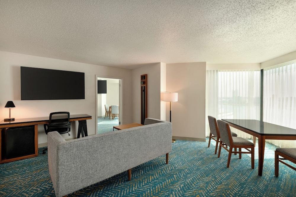 Fort Pontchartrain Detroit, a Wyndham Hotel — Hotel rooms in Detroit, Michigan