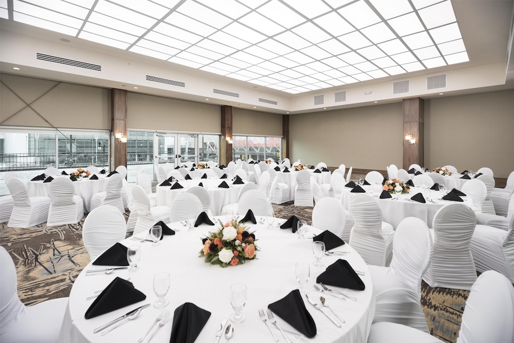 Fort Pontchartrain Detroit, a Wyndham Hotel — Restaurant & bars in Detroit, Michigan
