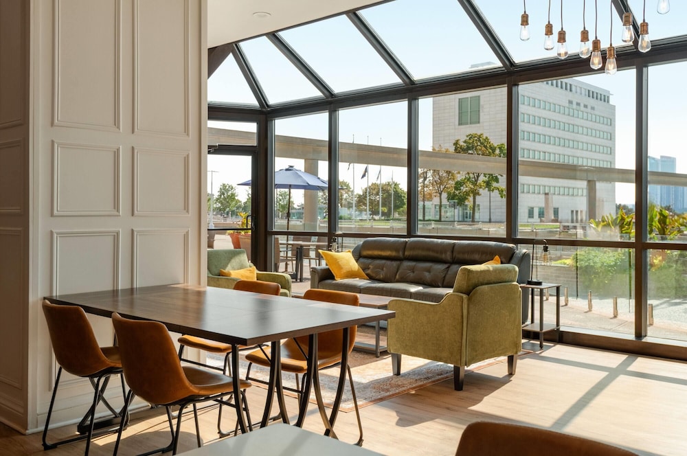 Fort Pontchartrain Detroit, a Wyndham Hotel — Restaurant & bars in Detroit, Michigan