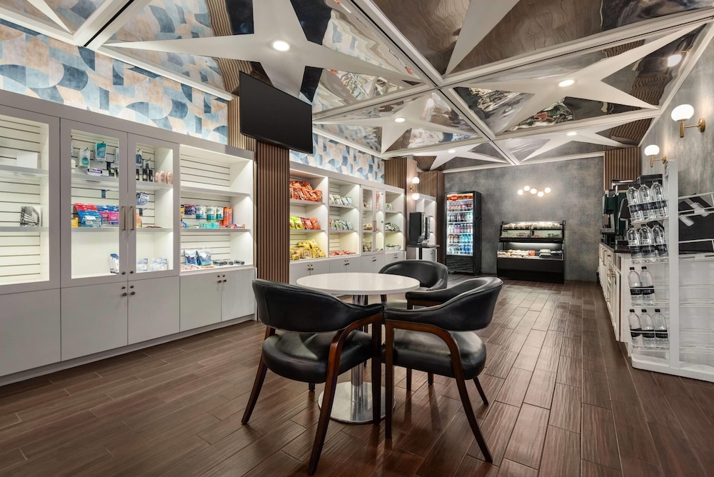 Fort Pontchartrain Detroit, a Wyndham Hotel — Restaurant & bars in Detroit, Michigan