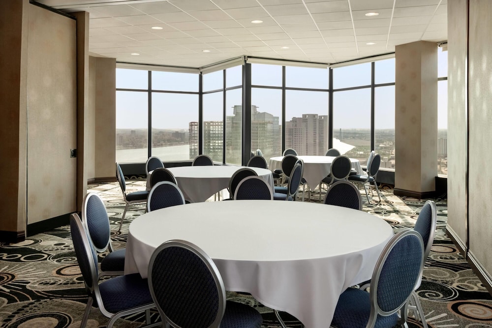 Fort Pontchartrain Detroit, a Wyndham Hotel — Restaurant & bars in Detroit, Michigan