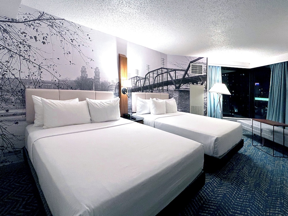 Fort Pontchartrain Detroit, a Wyndham Hotel — Hotel rooms in Detroit, Michigan