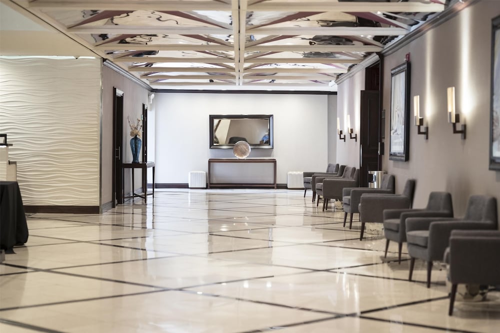 Fort Pontchartrain Detroit, a Wyndham Hotel — Hotel building in Detroit, Michigan