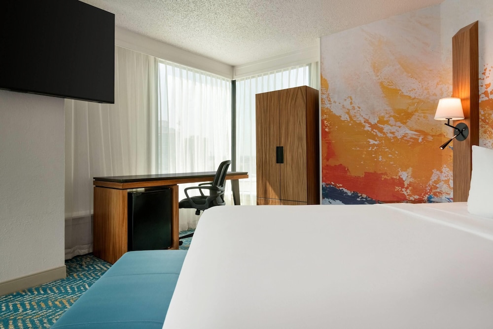 Fort Pontchartrain Detroit, a Wyndham Hotel — Hotel rooms in Detroit, Michigan