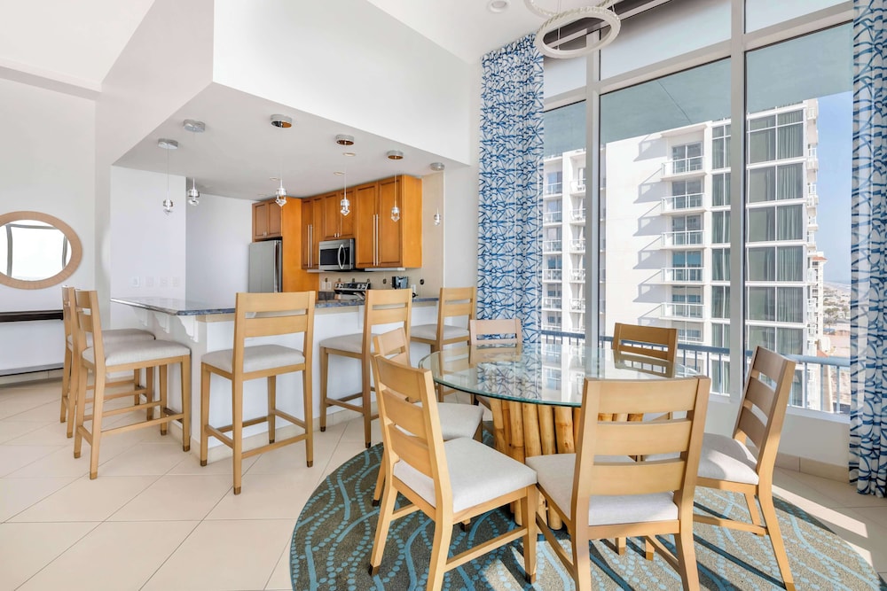 Hilton Vacation Club Daytona Beach Regency — Hotel rooms in Daytona Beach, Florida
