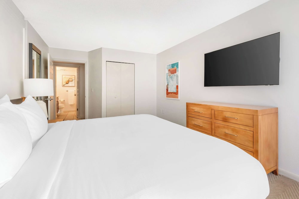 Hilton Vacation Club Daytona Beach Regency — Hotel rooms in Daytona Beach, Florida