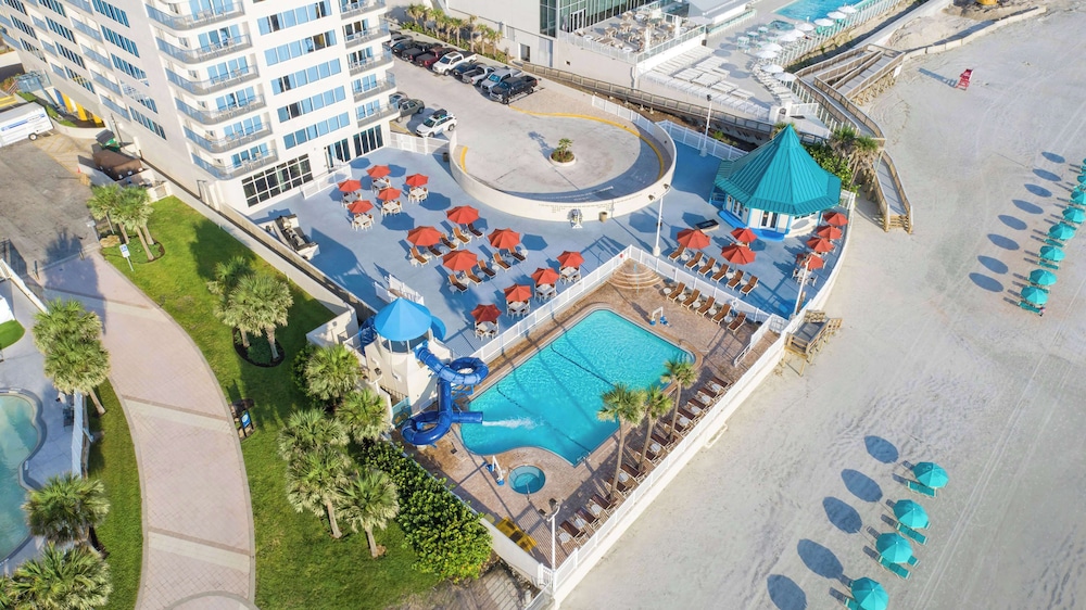 Hilton Vacation Club Daytona Beach Regency — Swimming pool in Daytona Beach, Florida