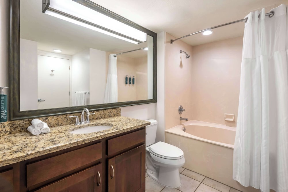 Hilton Vacation Club Daytona Beach Regency — Hotel rooms in Daytona Beach, Florida