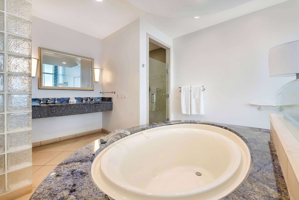 Hilton Vacation Club Daytona Beach Regency — Hotel rooms in Daytona Beach, Florida
