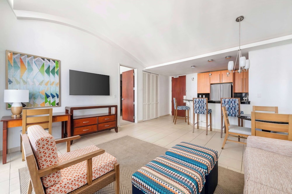 Hilton Vacation Club Daytona Beach Regency — Hotel rooms in Daytona Beach, Florida