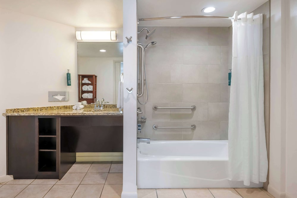 Hilton Vacation Club Daytona Beach Regency — Hotel rooms in Daytona Beach, Florida