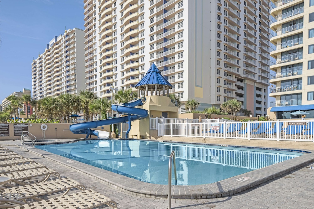 Hilton Vacation Club Daytona Beach Regency — Swimming pool in Daytona Beach, Florida