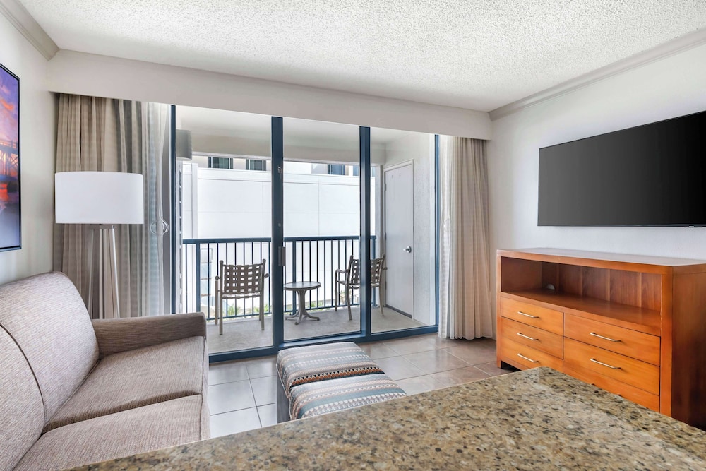 Hilton Vacation Club Daytona Beach Regency — Hotel rooms in Daytona Beach, Florida