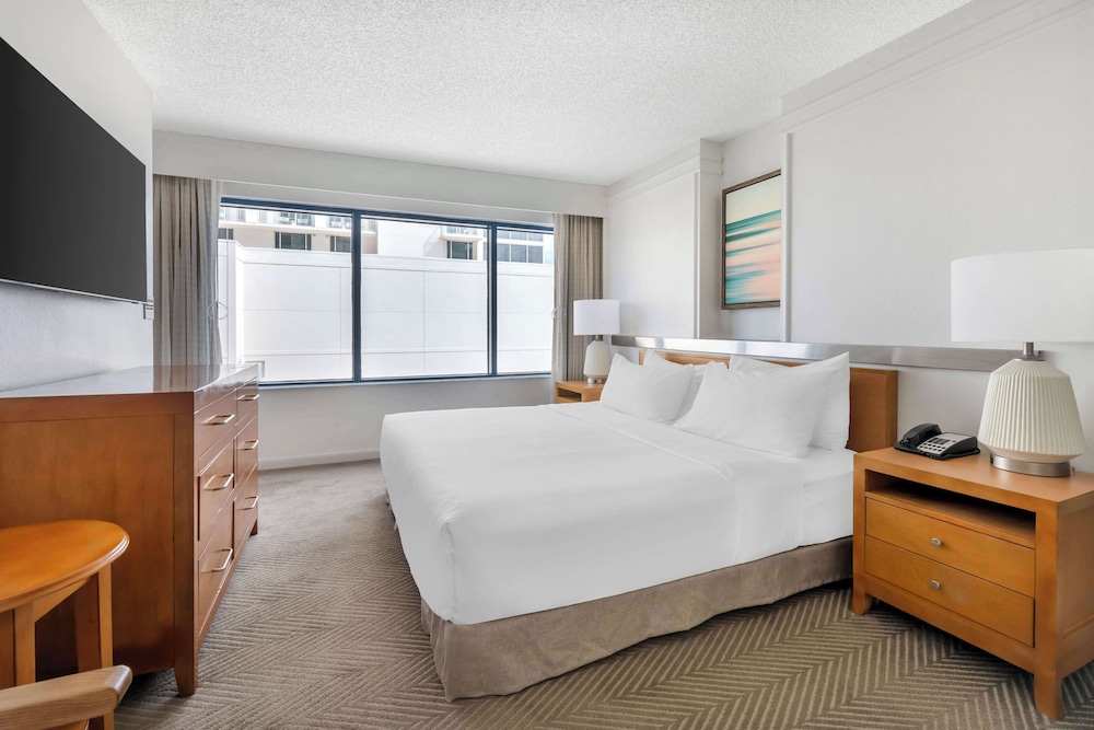 Hilton Vacation Club Daytona Beach Regency — Hotel rooms in Daytona Beach, Florida