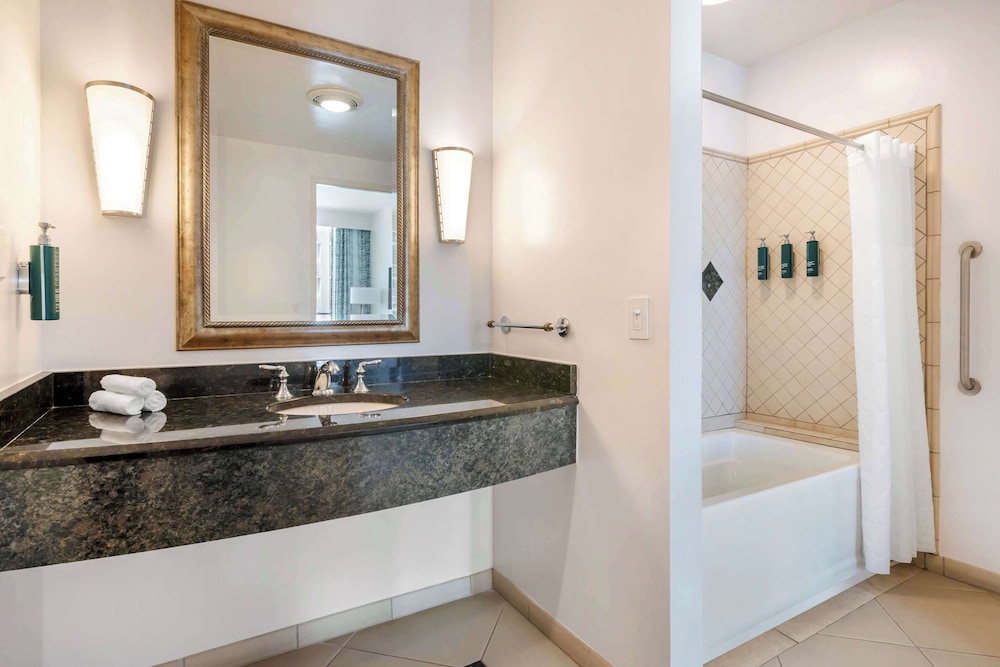 Hilton Vacation Club Daytona Beach Regency — Hotel rooms in Daytona Beach, Florida