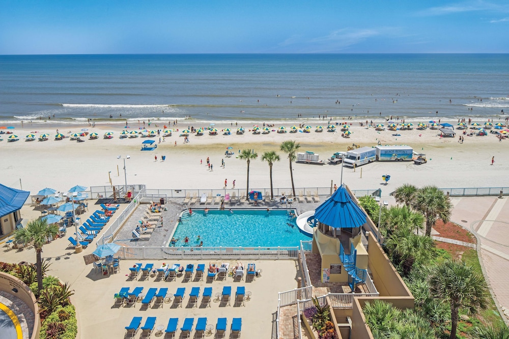Hilton Vacation Club Daytona Beach Regency — Swimming pool in Daytona Beach, Florida