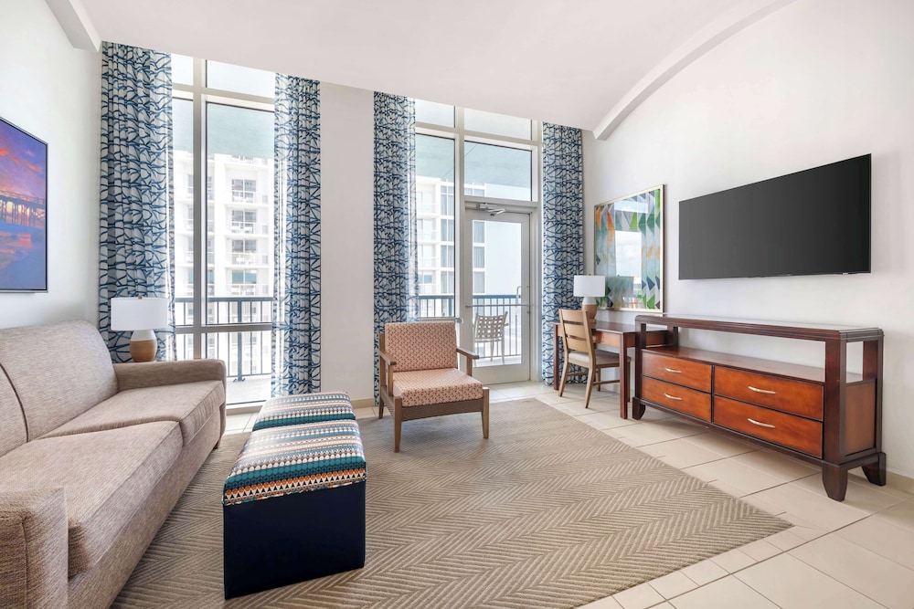 Hilton Vacation Club Daytona Beach Regency — Hotel rooms in Daytona Beach, Florida