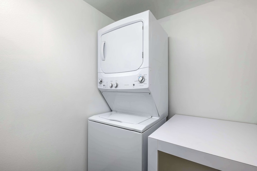 Hilton Vacation Club Daytona Beach Regency — Hotel rooms in Daytona Beach, Florida