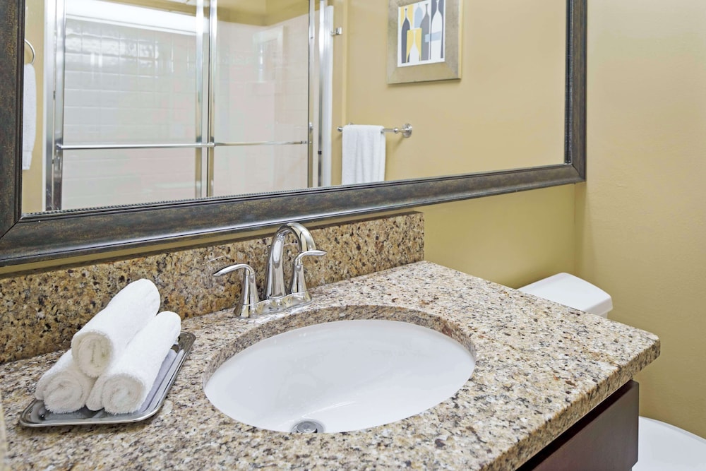 Hilton Vacation Club Daytona Beach Regency — Hotel rooms in Daytona Beach, Florida