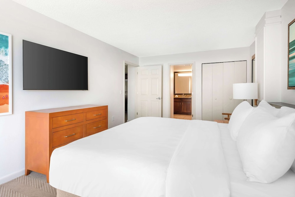 Hilton Vacation Club Daytona Beach Regency — Hotel rooms in Daytona Beach, Florida