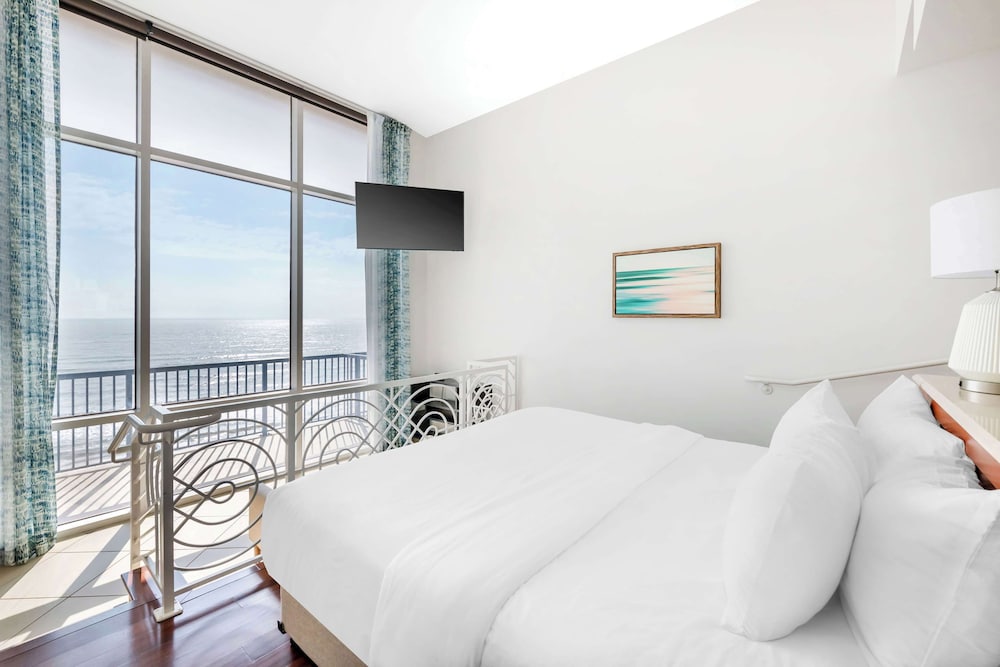 Hilton Vacation Club Daytona Beach Regency — Hotel rooms in Daytona Beach, Florida