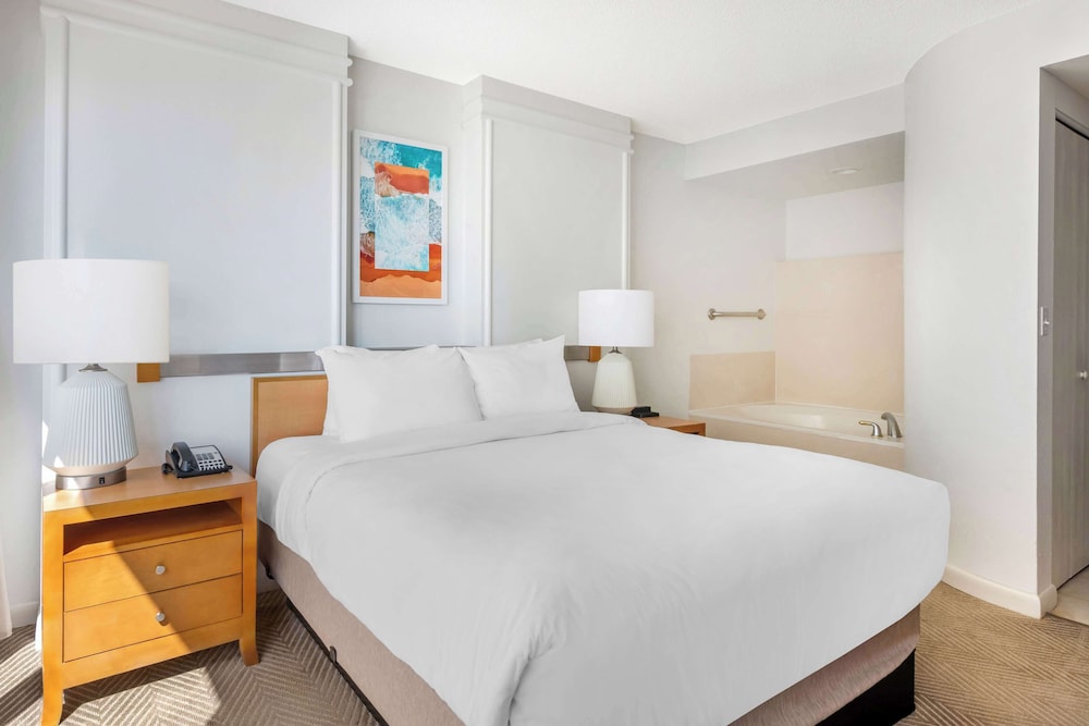 Hilton Vacation Club Daytona Beach Regency — Hotel rooms in Daytona Beach, Florida