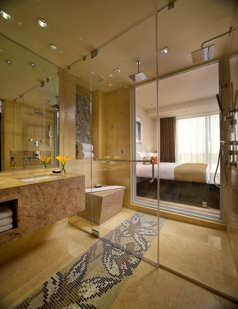 EB Hotel Miami — Hotel rooms in Miami, Florida