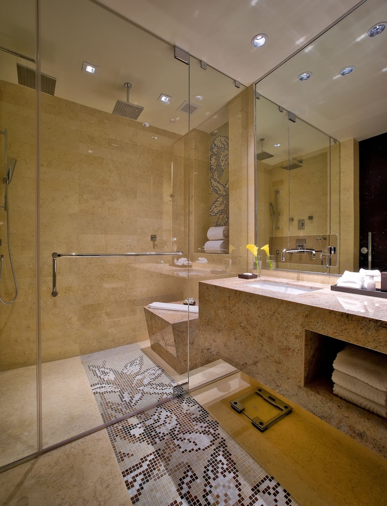 EB Hotel Miami — Hotel rooms in Miami, Florida