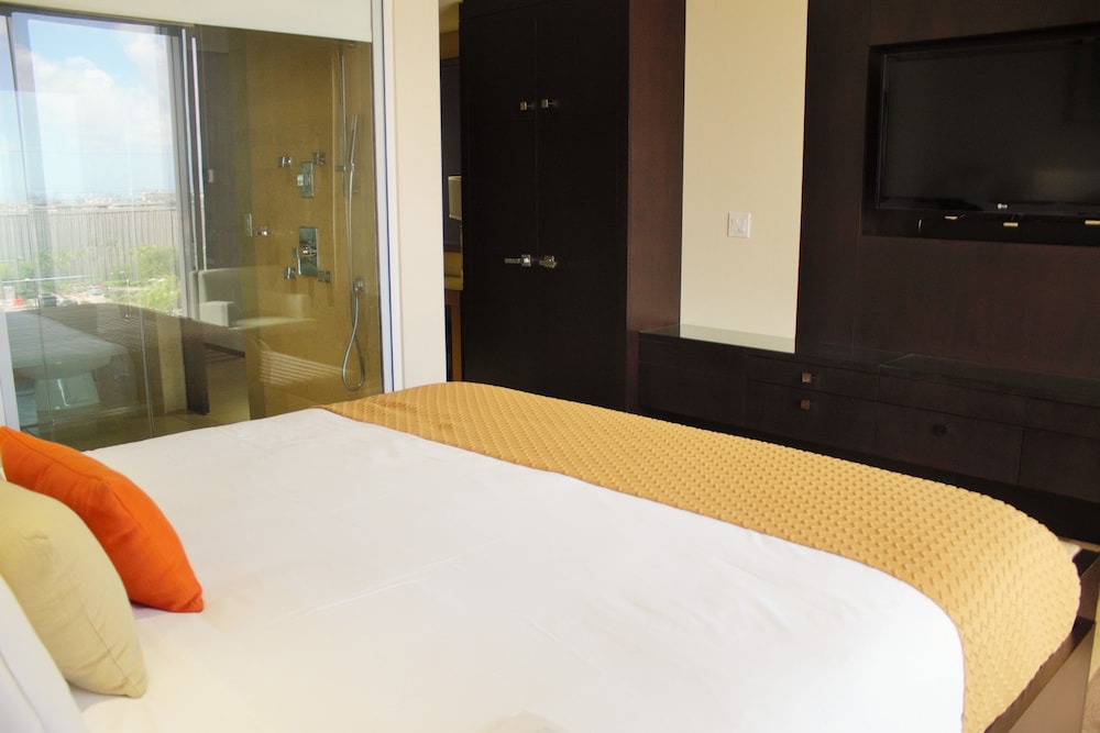 EB Hotel Miami — Hotel rooms in Miami, Florida