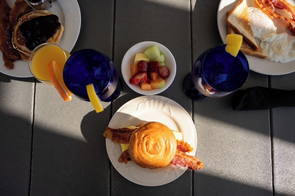 Elizabeth Pointe Lodge — Restaurant & bars in Amelia Island, Florida