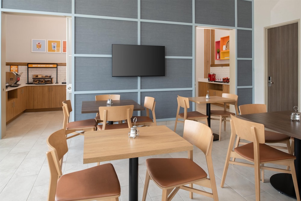 Hampton Inn by Hilton North Hollywood — Restaurant & bars in North Hollywood, California