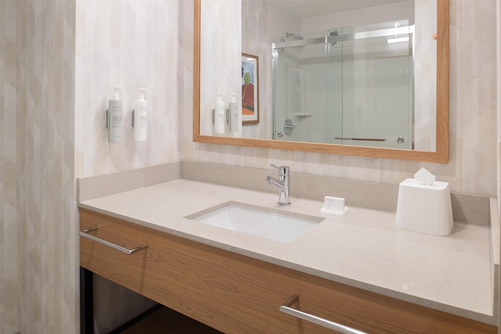 Hampton Inn by Hilton North Hollywood — Hotel rooms in North Hollywood, California