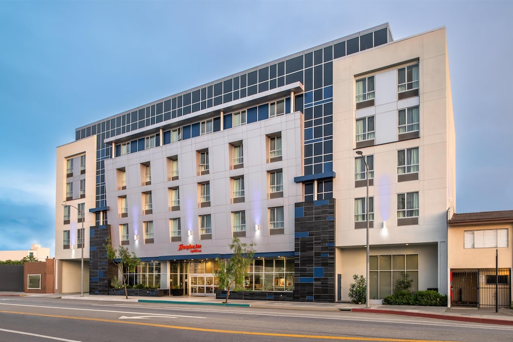 Hampton Inn by Hilton North Hollywood — Hotel building in North Hollywood, California